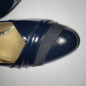 Soft Style,a Hushpuppie Co.brilliant blue patent leather look. Womens size 9.5
